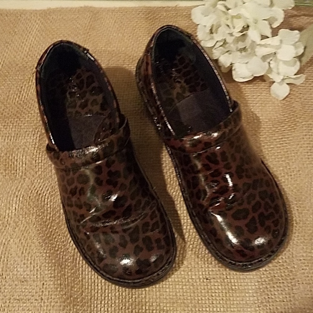 B.O.C. Leopard Print Clog - image 2